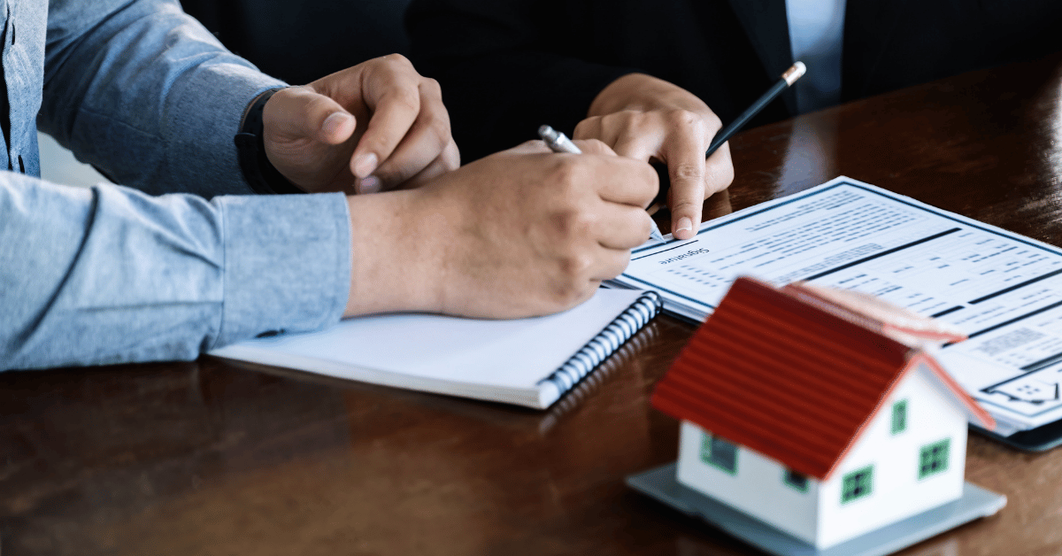 Signature d'un contrat d'assurance emprunteur