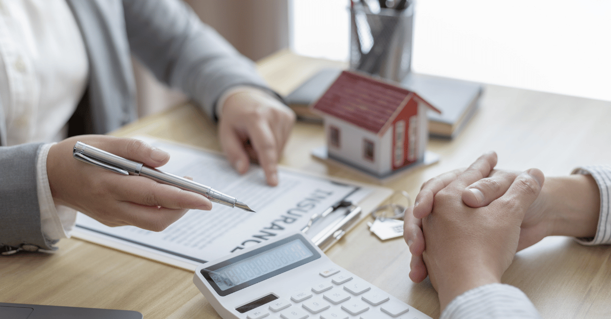 Signature d'un contrat d'assurance emprunteur