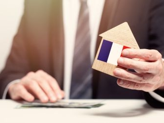 Crise politique : quel impact sur les taux immobiliers et le marché du logement ?
