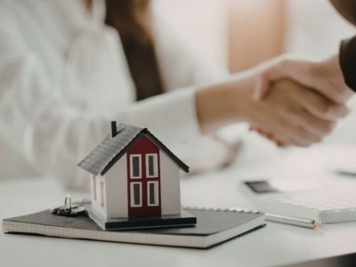 Immobilier locatif : attendre la baisse des taux coûte-t-il cher&nbsp;?