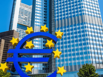 Dégradation de la note de la dette par Fitch et maintien des taux BCE : quelles conséquences sur le crédit immobilier ?