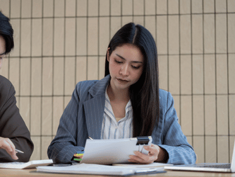 Voici comment lire et comprendre votre contrat d'assurance emprunteur sans vous perdre