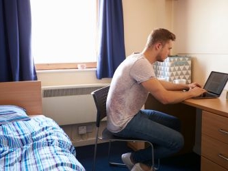 Logement étudiant en 2026 : acheter ou louer coûte vraiment moins cher, la réponse va vous surprendre